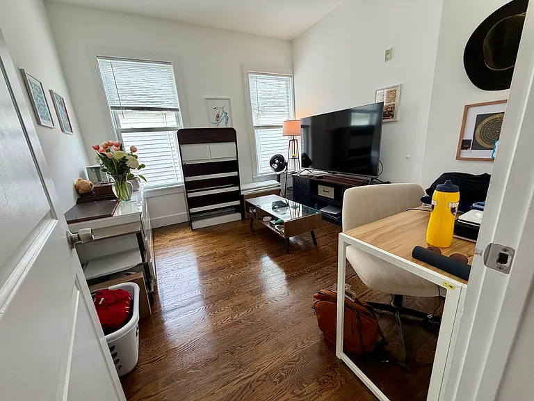 376 Windsor St #2 — Photo 5
