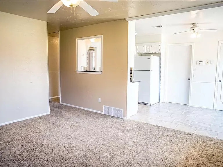 204 Vickie Dr — Photo 2