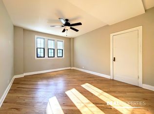 896 Green Bay Rd APT 17, Winnetka, IL 60093