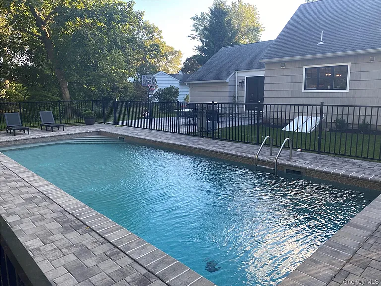 12 Wayne Ct — Photo 5