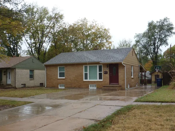 1815 S Woodlawn Blvd, Wichita, KS 67218