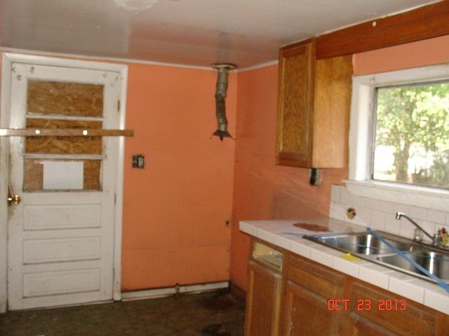 2nd image of 401 Henry St