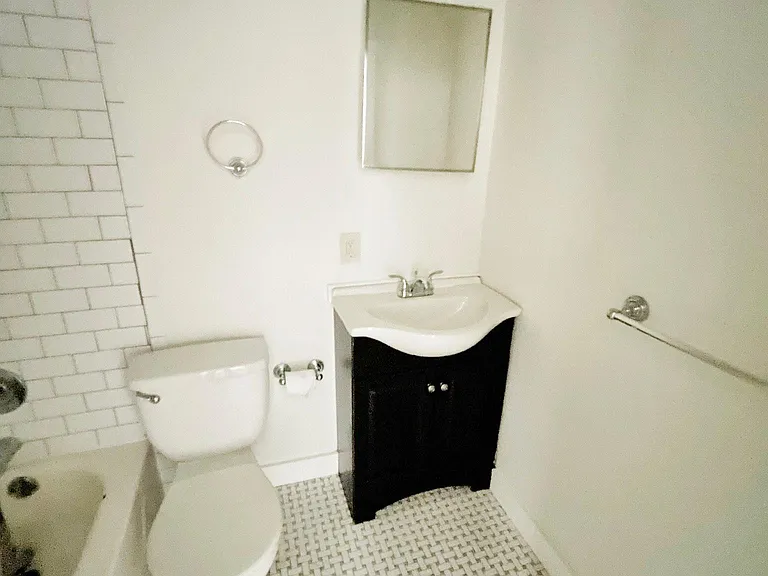1735 Elm St #4 — Photo 11