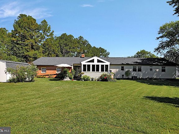 5th image of 105 Chesterfield Cir
