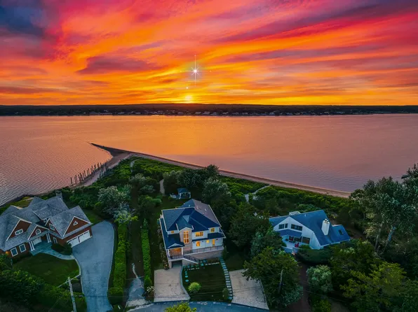 https://photos.zillowstatic.com/fp/a59421de8afa392fe2a7e667f543679e-p_e.webp