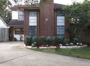 9 Regency Ln, Houston, TX 77088