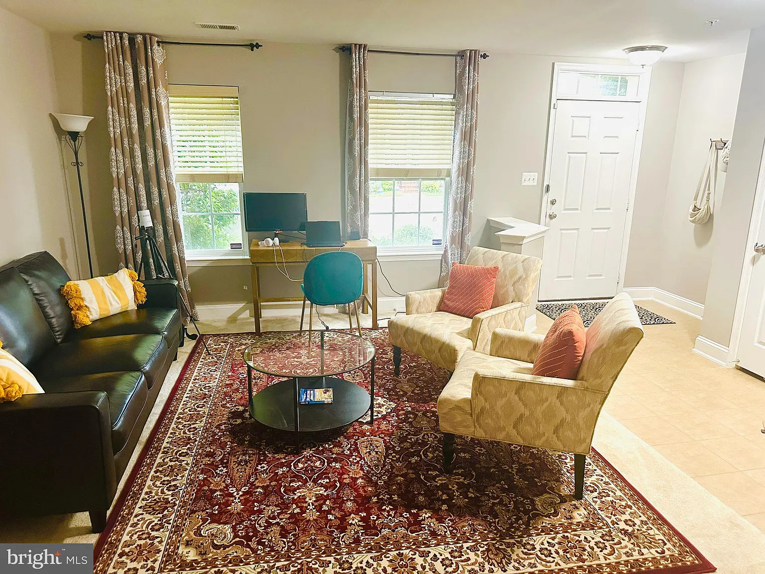 4 bed, 3.5 bath, 2560 sqft, $3,000 — Photo 3