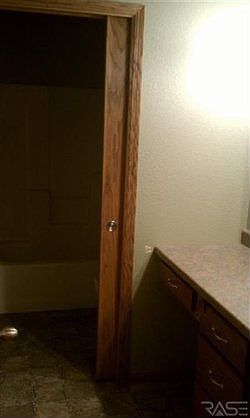 5th image of 406 Emma Dr