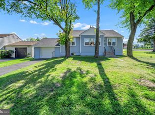 31 Poplar Ave, Warrington, PA 18976