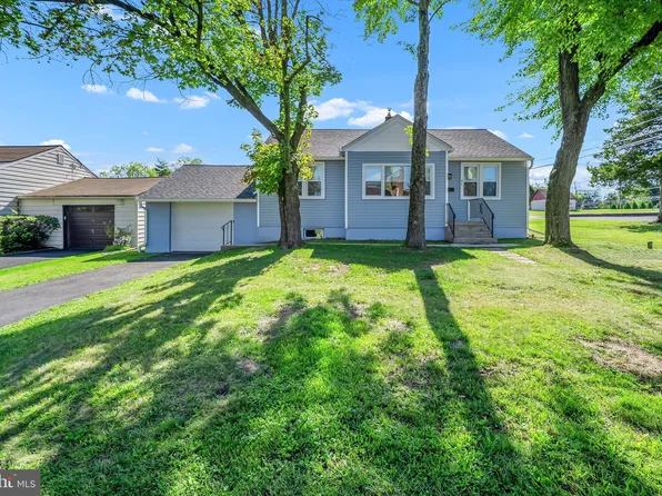 31 Poplar Ave, Warrington, PA 18976