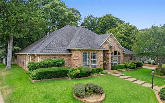 2nd image of 4113 Pinecreek Dr