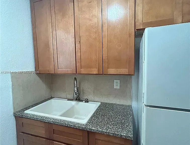 5814 NE 4th Ct #3 — Photo 7