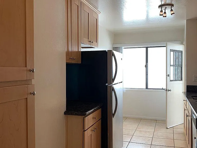 702 Manhattan Beach Blvd #J — Photo 27