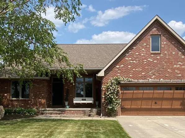 10615 S 210th St, Gretna, NE 68028