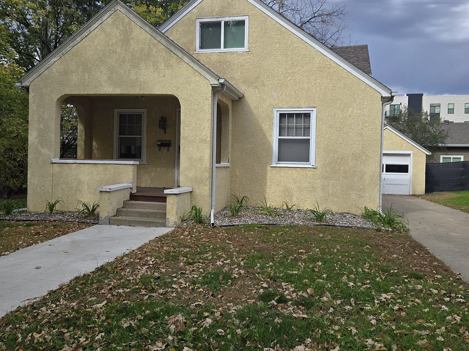 3 bed, 1396 sqft, $2,000 — Photo 1