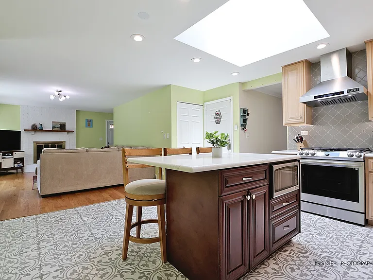 605 W Gilbert Rd — Photo 8