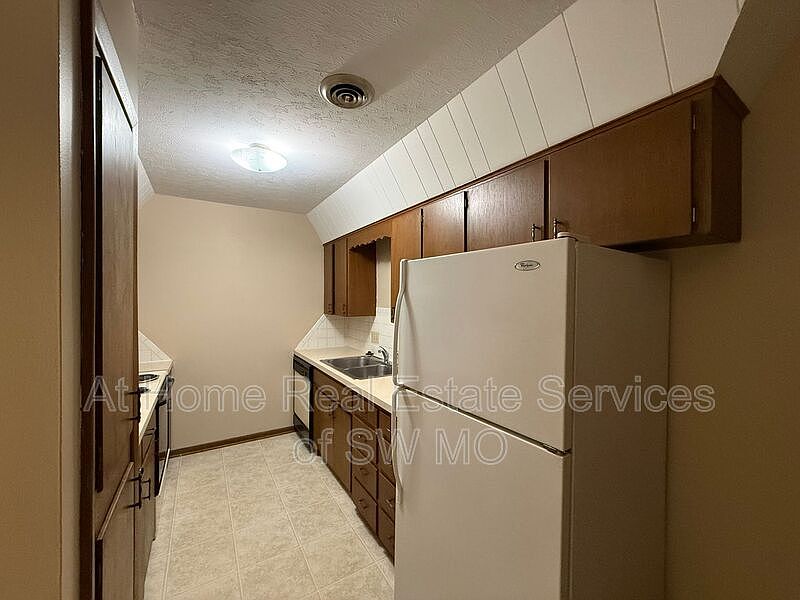1st image of 1920 Bellerive Dr