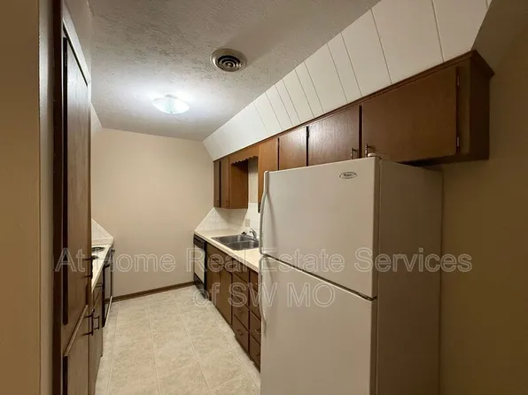 1920 Bellerive Dr, Nixa, MO 65714