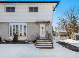 2636 Elmhurst St, Ottawa, ON K2B7N6
