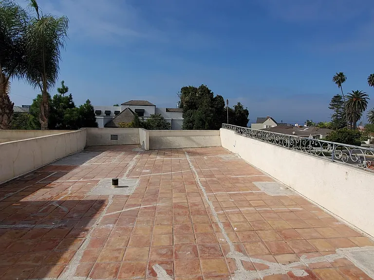 5771 La Jolla Blvd — Photo 16