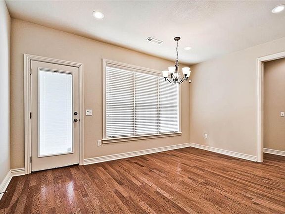 5th image of 4035 N Meadow View Dr