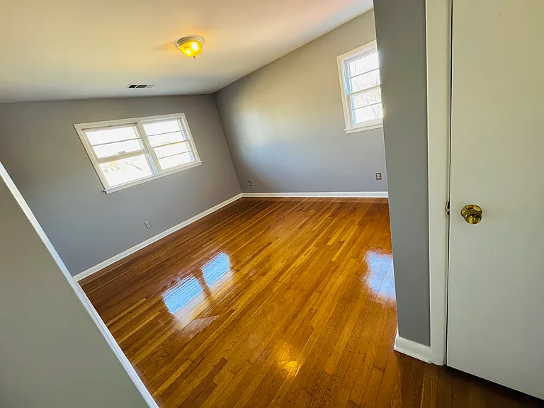 8000 Livingston Dr — Photo 6