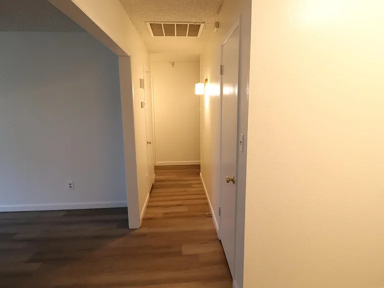 6347 N Laureen Ave — Photo 9