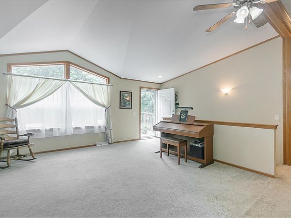 3rd image of W1265 Arbor Lk E