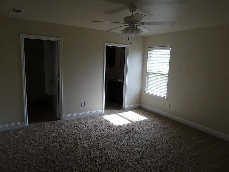 11107 Everett Ave — Photo 7