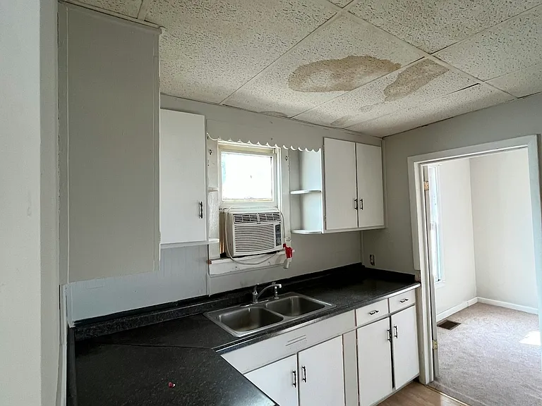 109 E Jackson St — Photo 6
