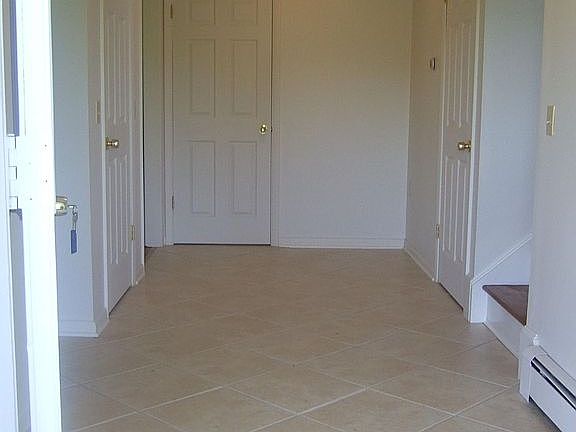  Tile foyer 