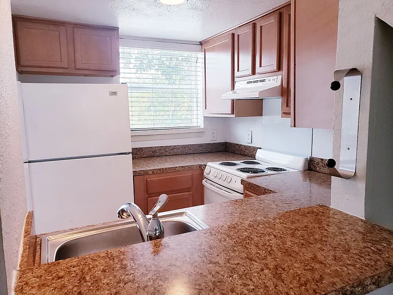 1901 N Fitzhugh Ave — Photo 6