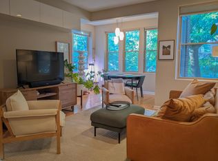 3725 W Byron St, Chicago, IL 60618