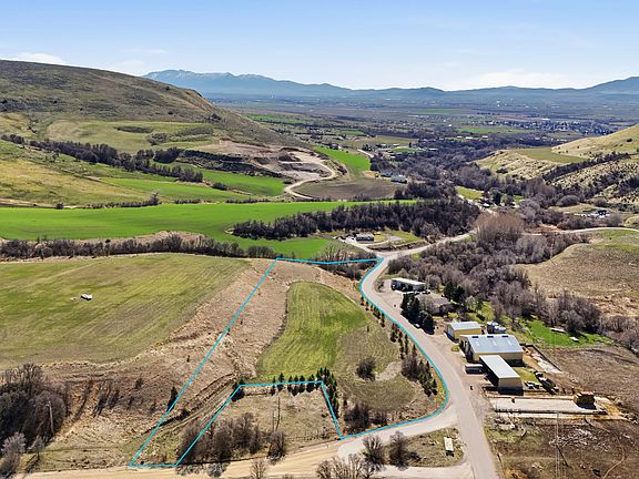 4th image of 2307 E Maple Creek Rd