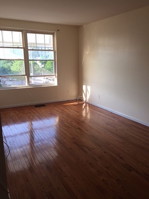 1st image of 318 Marion St #2
