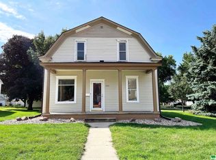 220 3rd St SW, Orange City, IA 51041