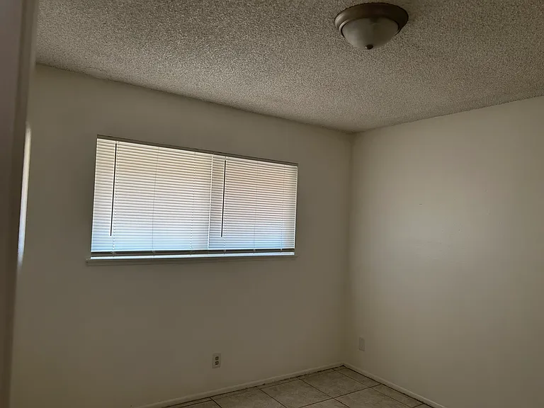 920 Palmhurst Dr — Photo 10