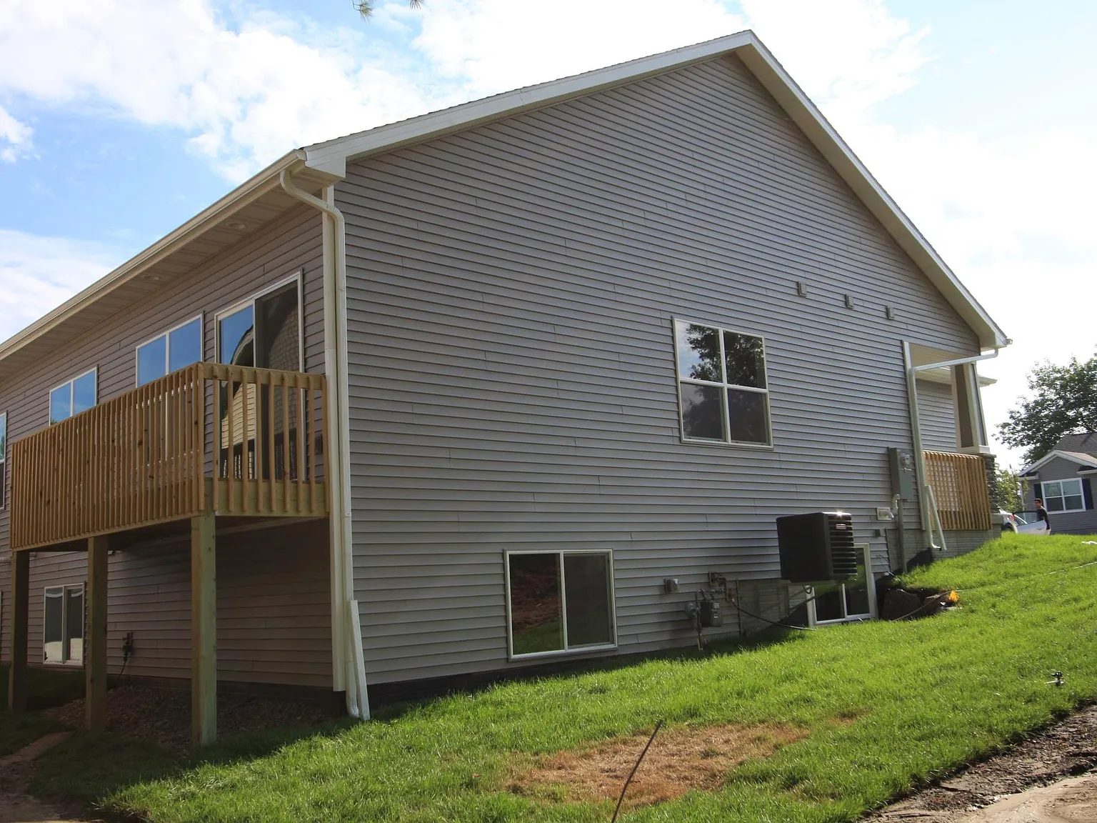 4 bed, 3.5 bath, 1752 sqft, $2,500 — Photo 2