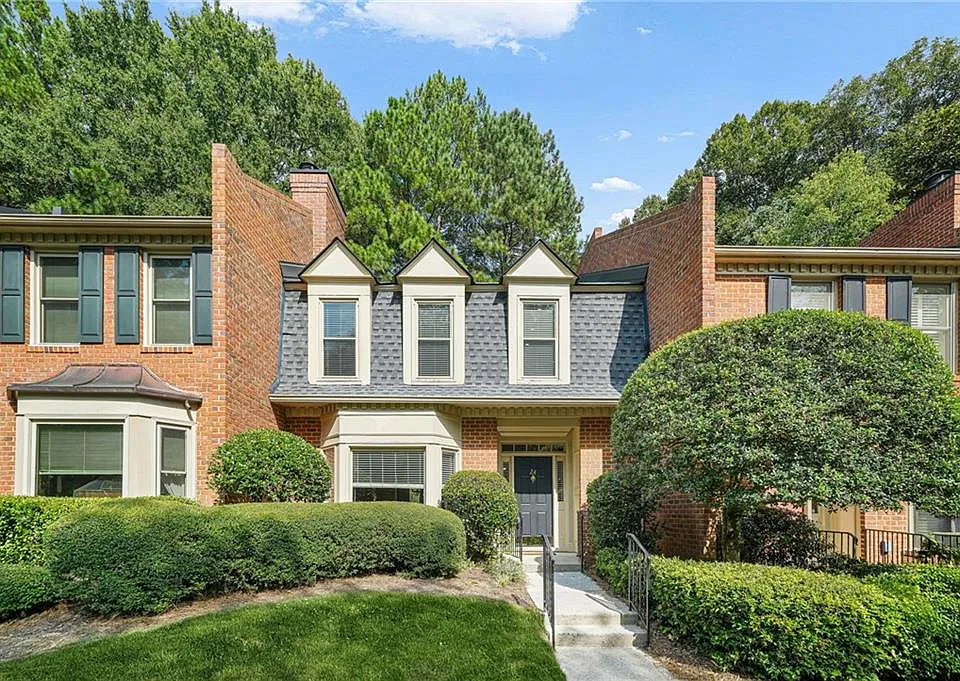 24 Plantation Dr NE