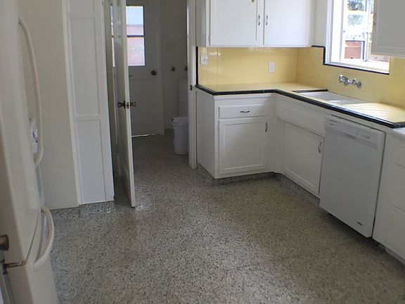 5th image of 3807 John St