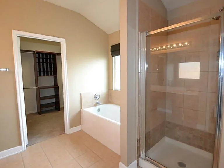 2110 Banfield Ct — Photo 31
