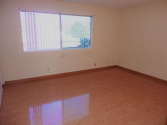 4th image of 841 Whitefir Ln