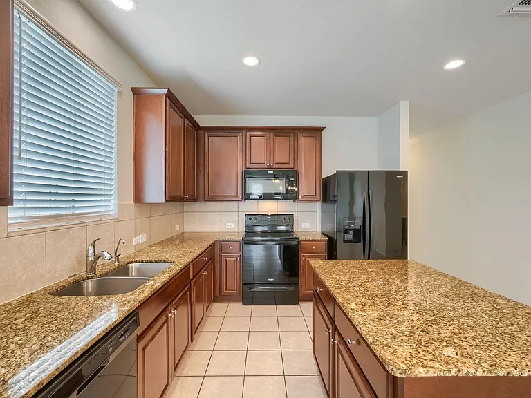 616 Sonterra Blvd — Photo 9