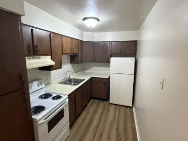 East Pointe Apartments — Photo 14