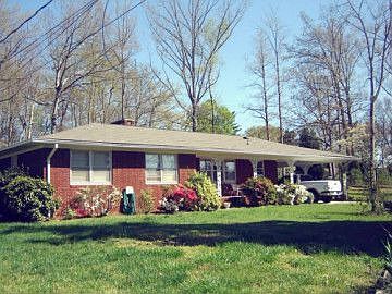 2nd image of 1221 Carolina Loop
