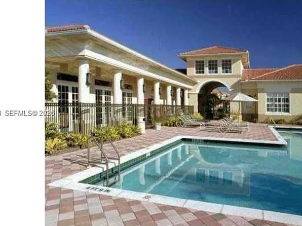 2564 Centergate Dr APT 304, Hollywood, FL 33025
