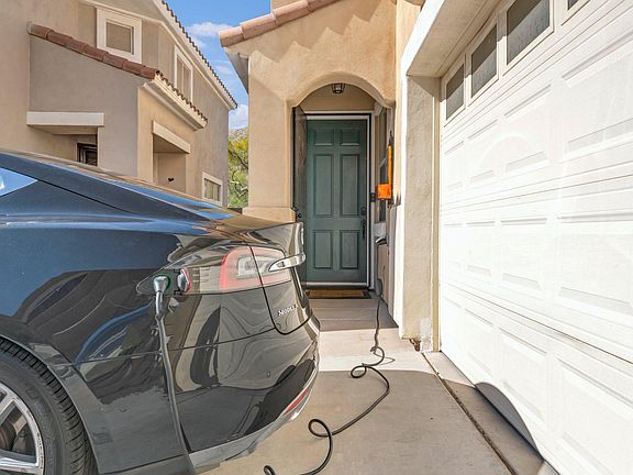 3rd image of 304 W Mountain Sage Dr