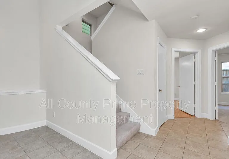 3627 Main Plaza Dr — Photo 3