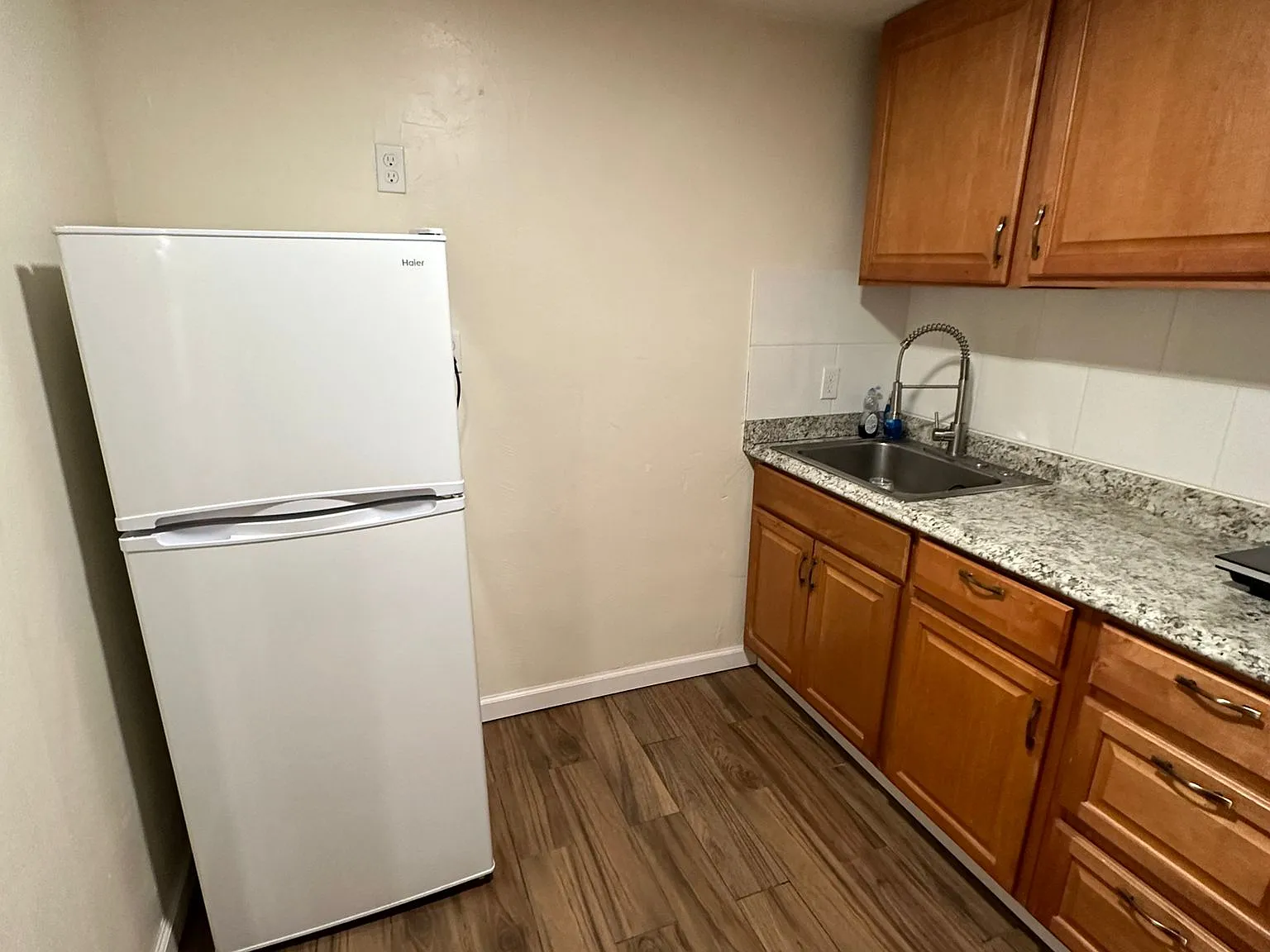 6 bed, 3909 sqft, $875 — Photo 4