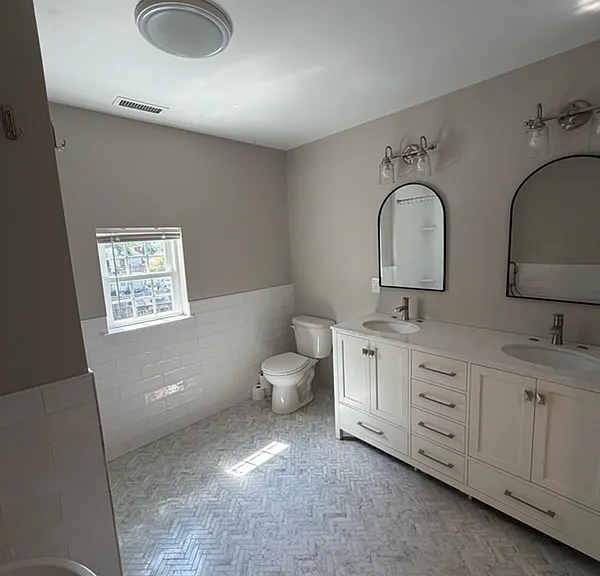 Master bedroom bathroom